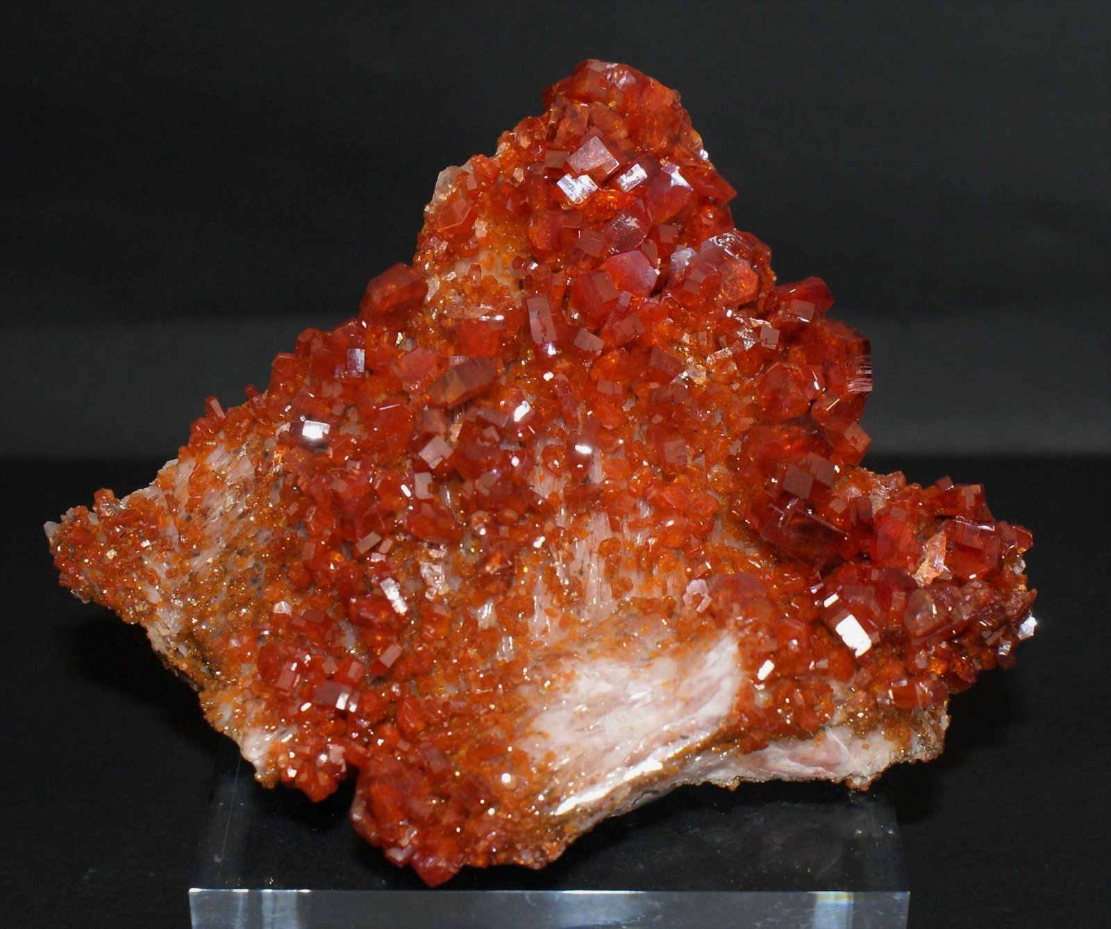 Vanadinite
105mm x 65mm x 55mm
(Autor: Philippe Durand)