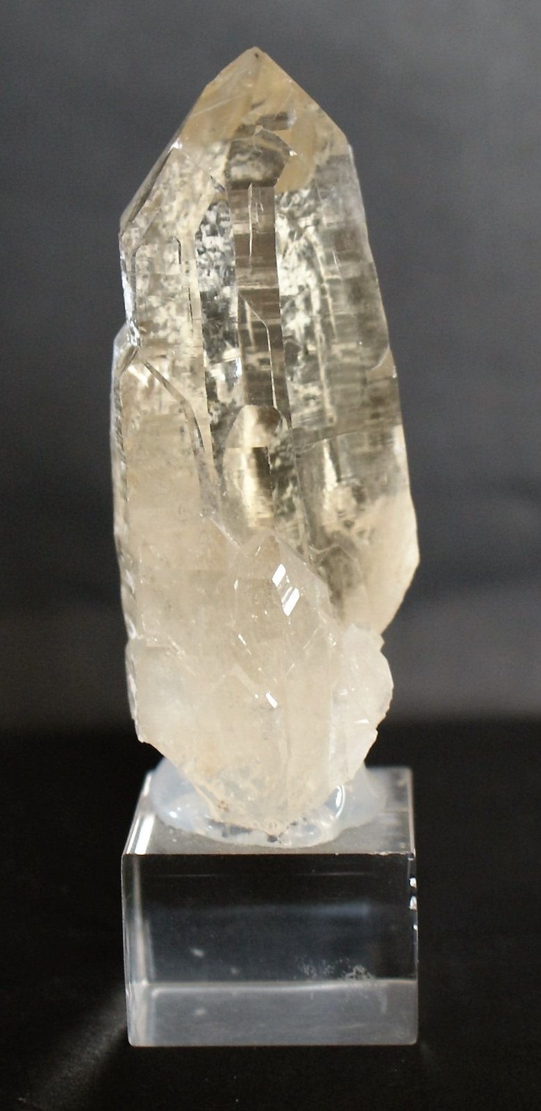 Quartz (variety smoky)
75mm x 30mm x 35mm
(Autor: Philippe Durand)