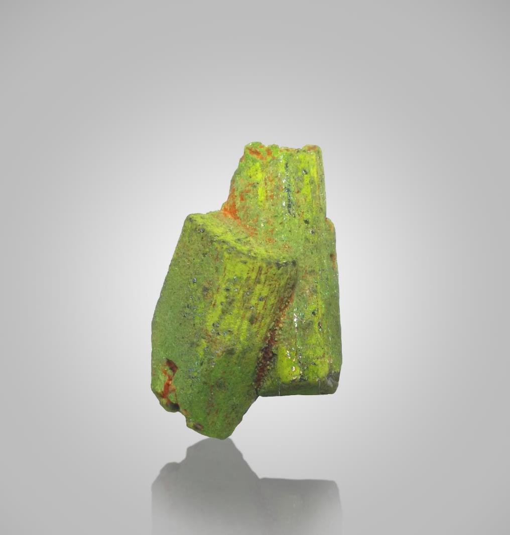 Vanadinite and Mottramite
18 x 11 x 9 mm
(Autor: SunYi)