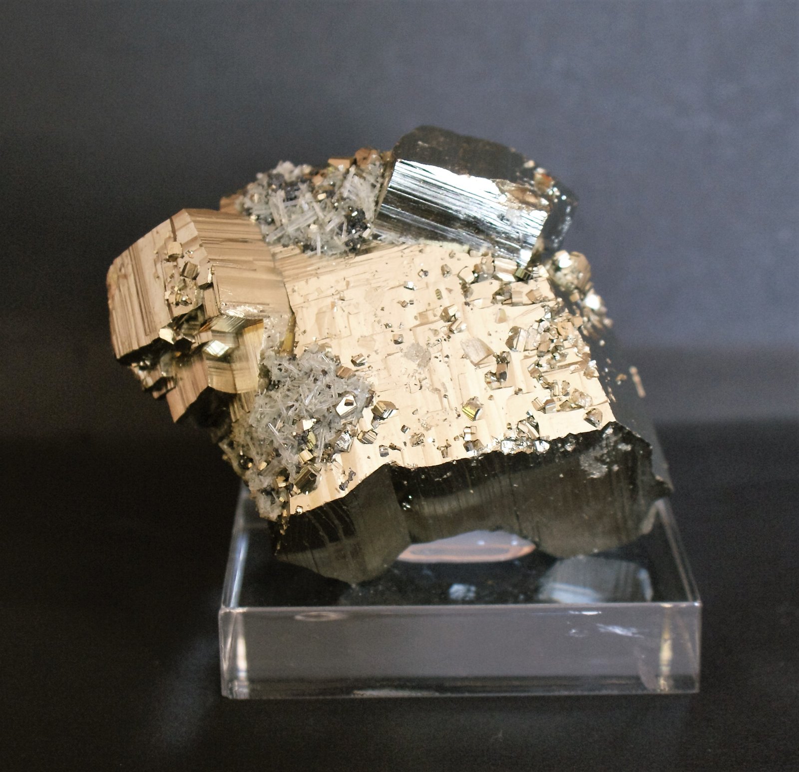 Pyrite
90mm x 70mm x 60mm
(Autor: Philippe Durand)