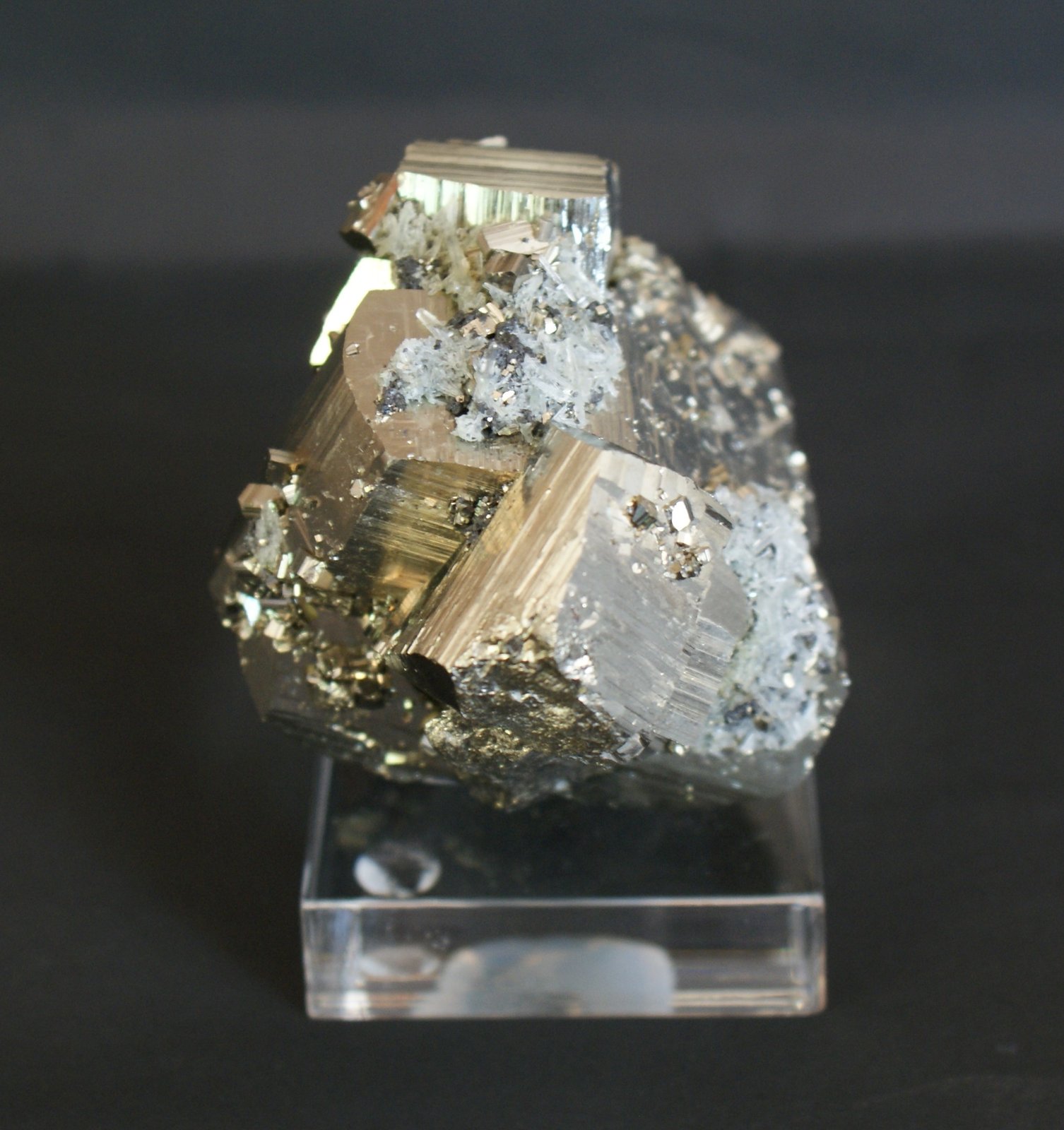 Pyrite
90mm x 70mm x 60mm
(Autor: Philippe Durand)
