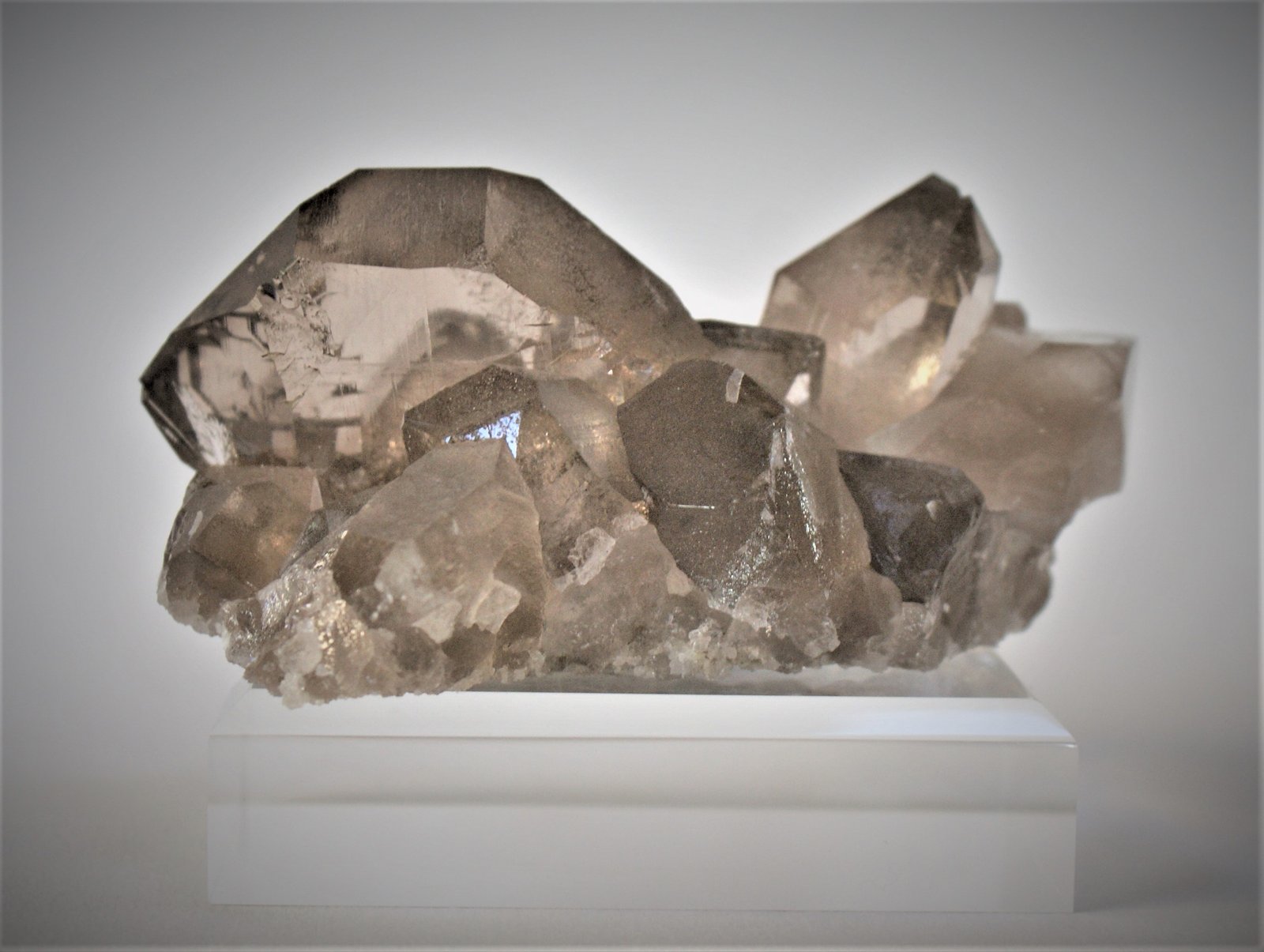 Quartz (variety smoky and gwindel)
100mm x 70mm x 45mm
(Autor: Philippe Durand)