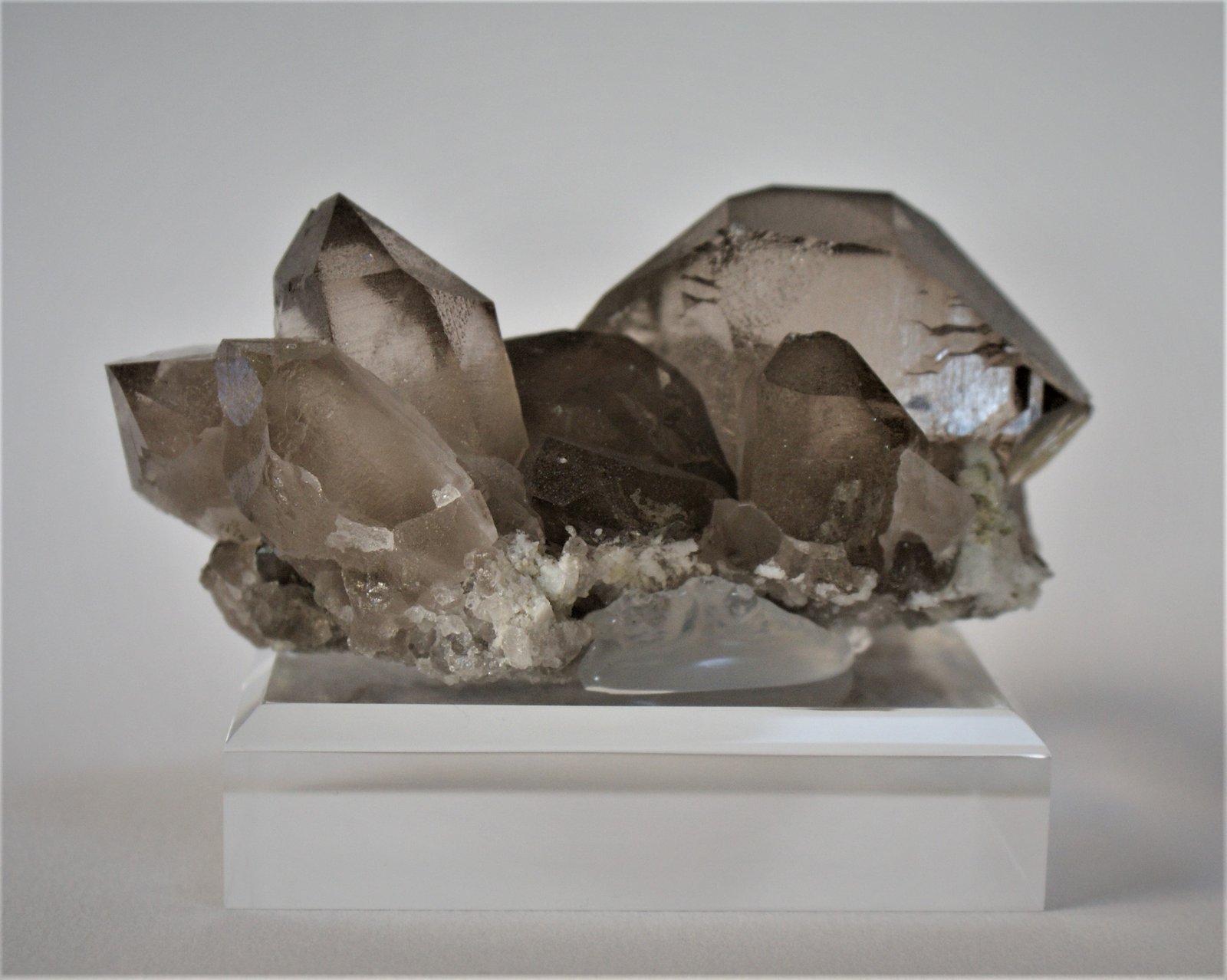 Quartz (variety smoky and gwindel)
100mm x 70mm x 45mm
(Autor: Philippe Durand)