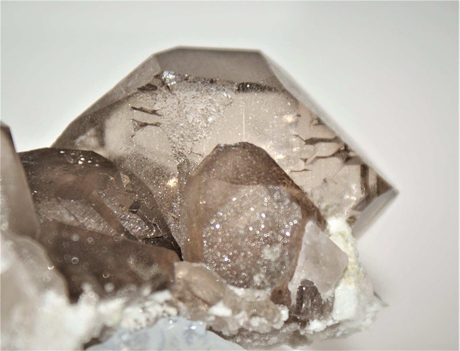 Quartz (variety smoky and gwindel)
100mm x 70mm x 45mm
(Autor: Philippe Durand)