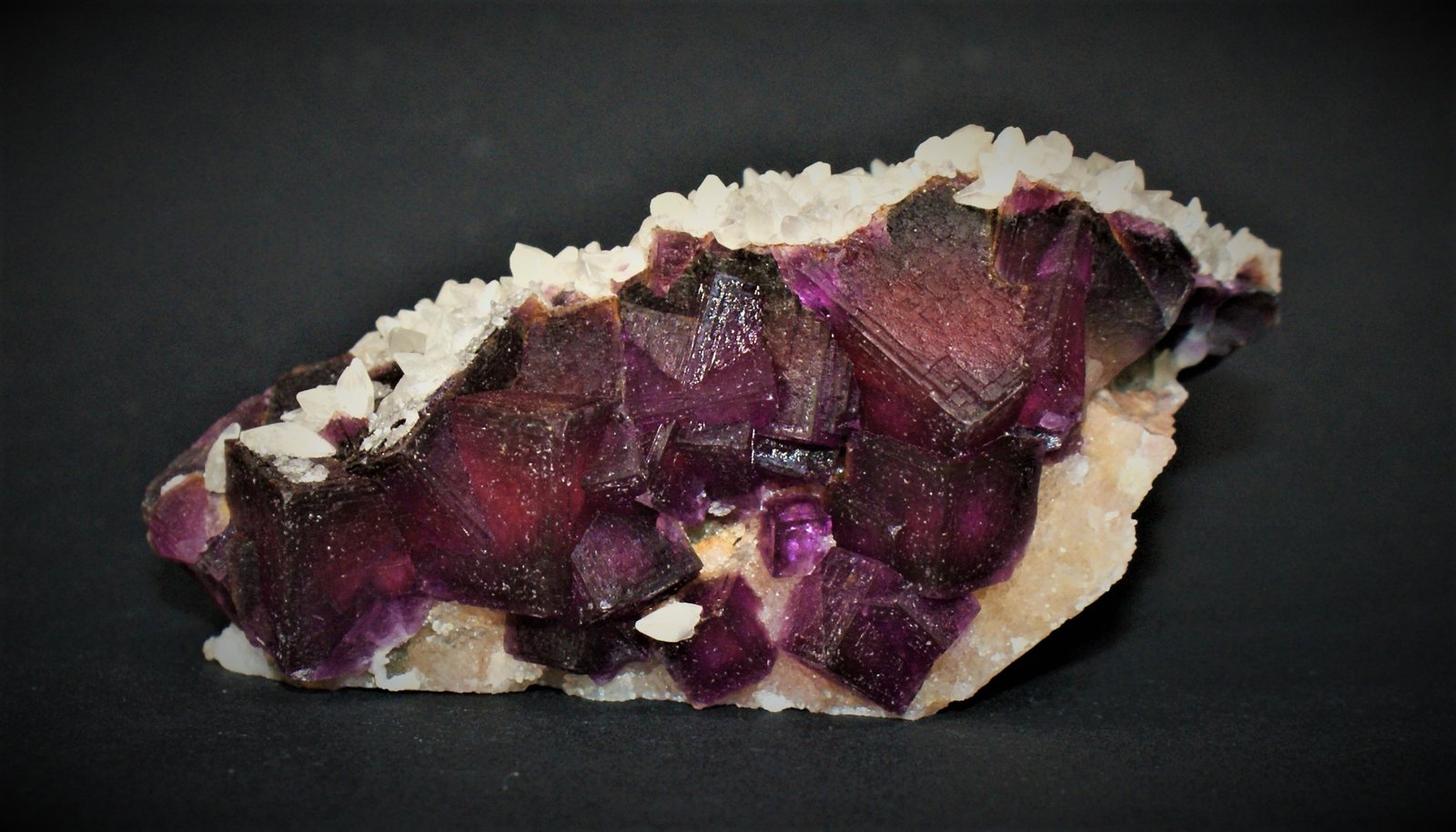 Fluorite and Calcite
95mm x 45mm x 45mm
(Autor: Philippe Durand)