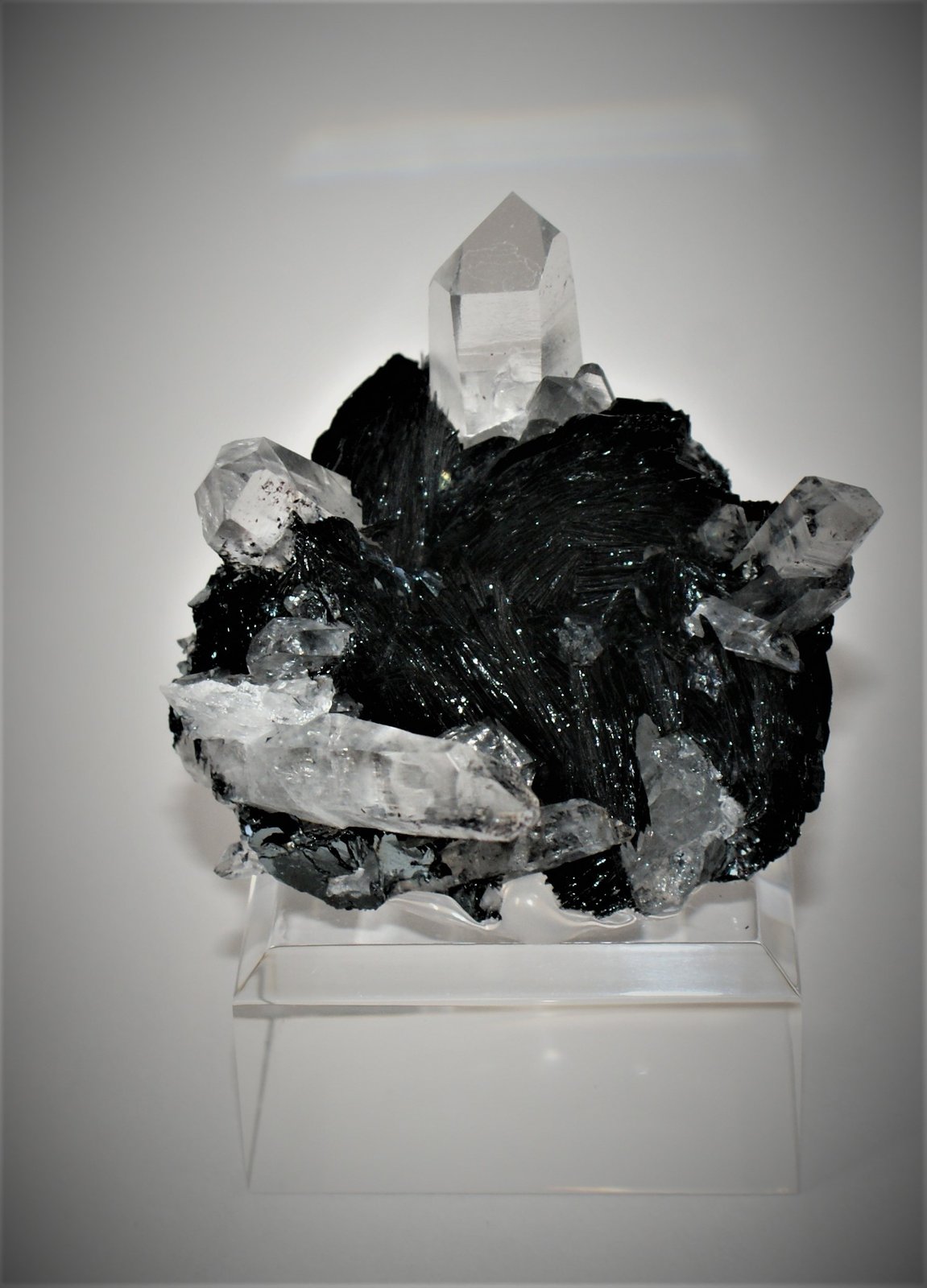Hematite and Quartz
60mm x 60mm x 40mm
(Autor: Philippe Durand)