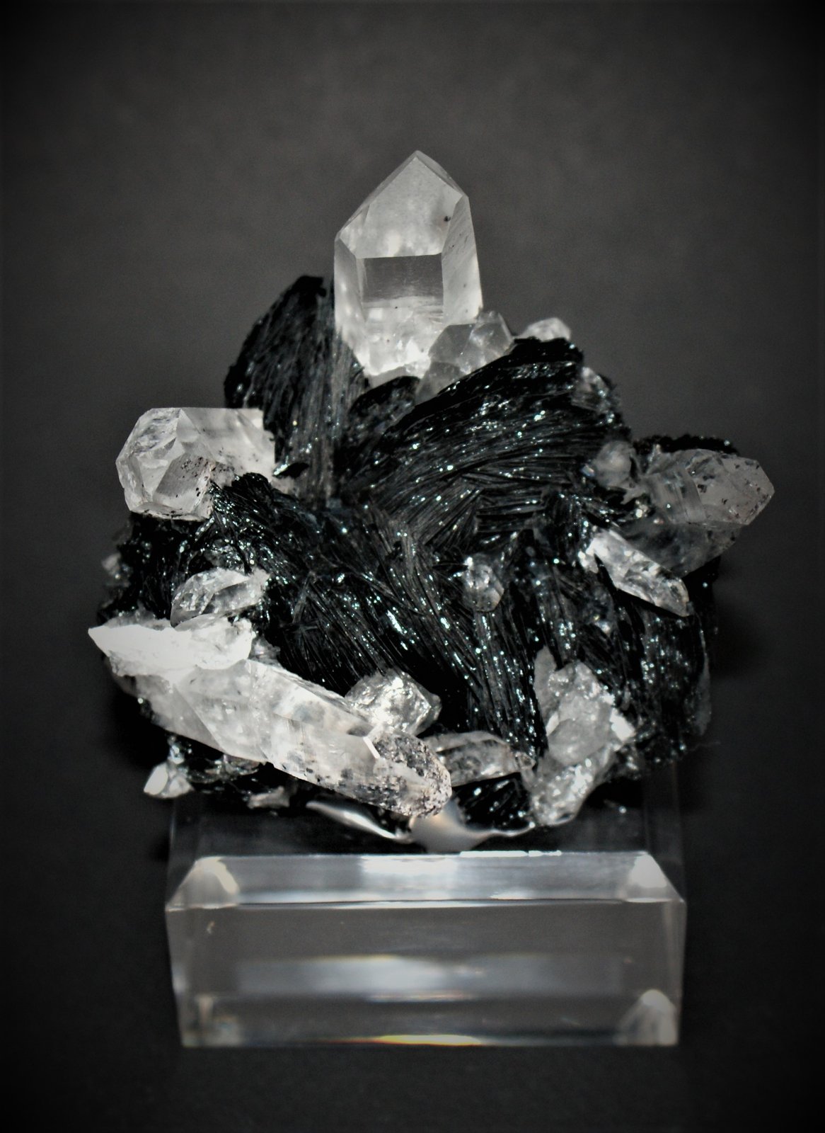 Hematite and Quartz
60mm x 60mm x 40mm
(Autor: Philippe Durand)