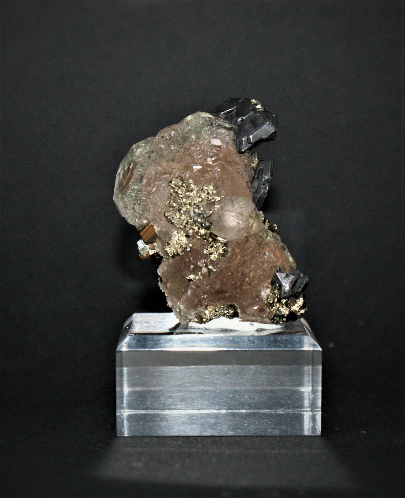 Fluorite and Pyrite and Galena
45mm x 30mm x 25mm
(Autor: Philippe Durand)
