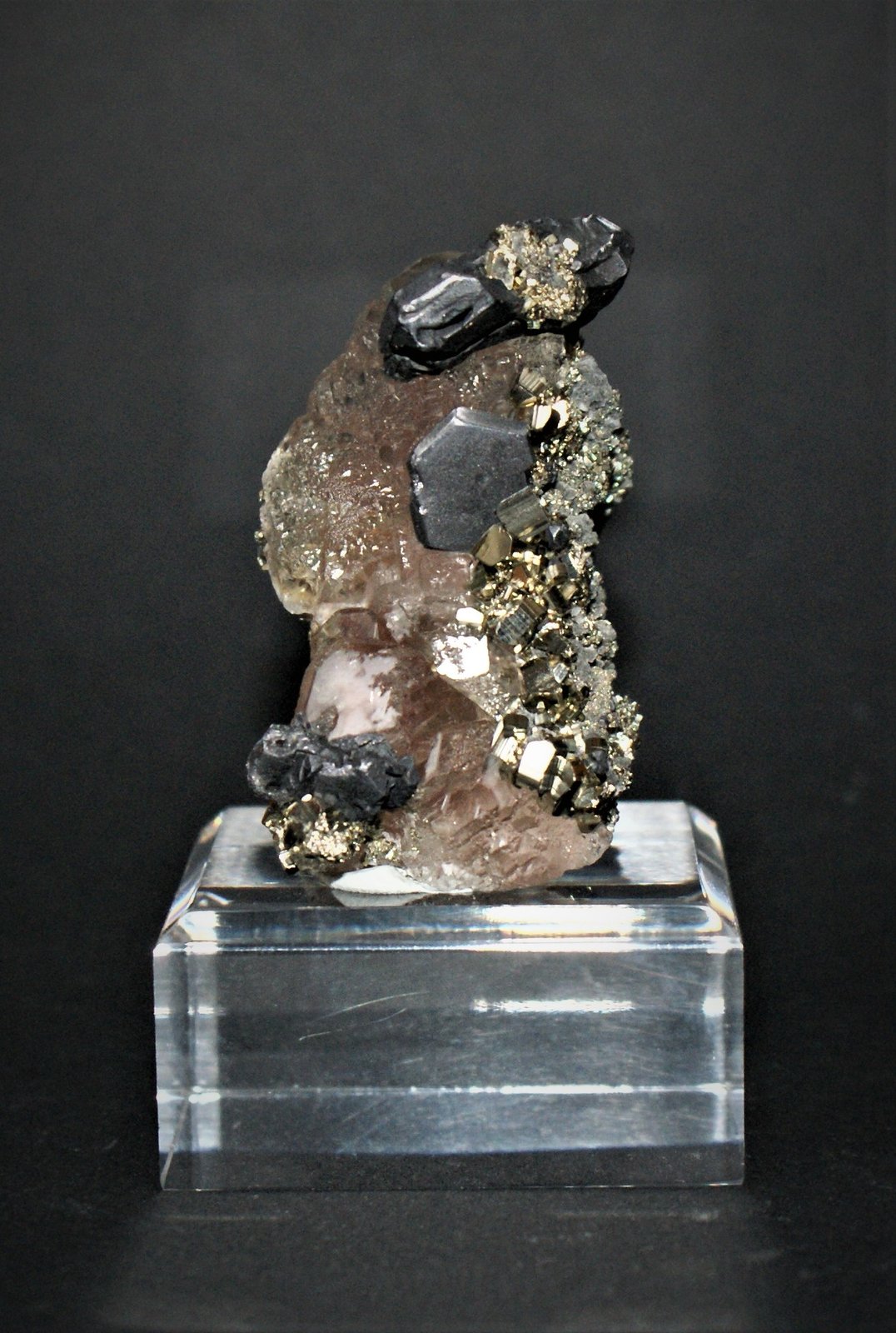 Fluorite and Pyrite and Galena
45mm x 30mm x 25mm
(Autor: Philippe Durand)