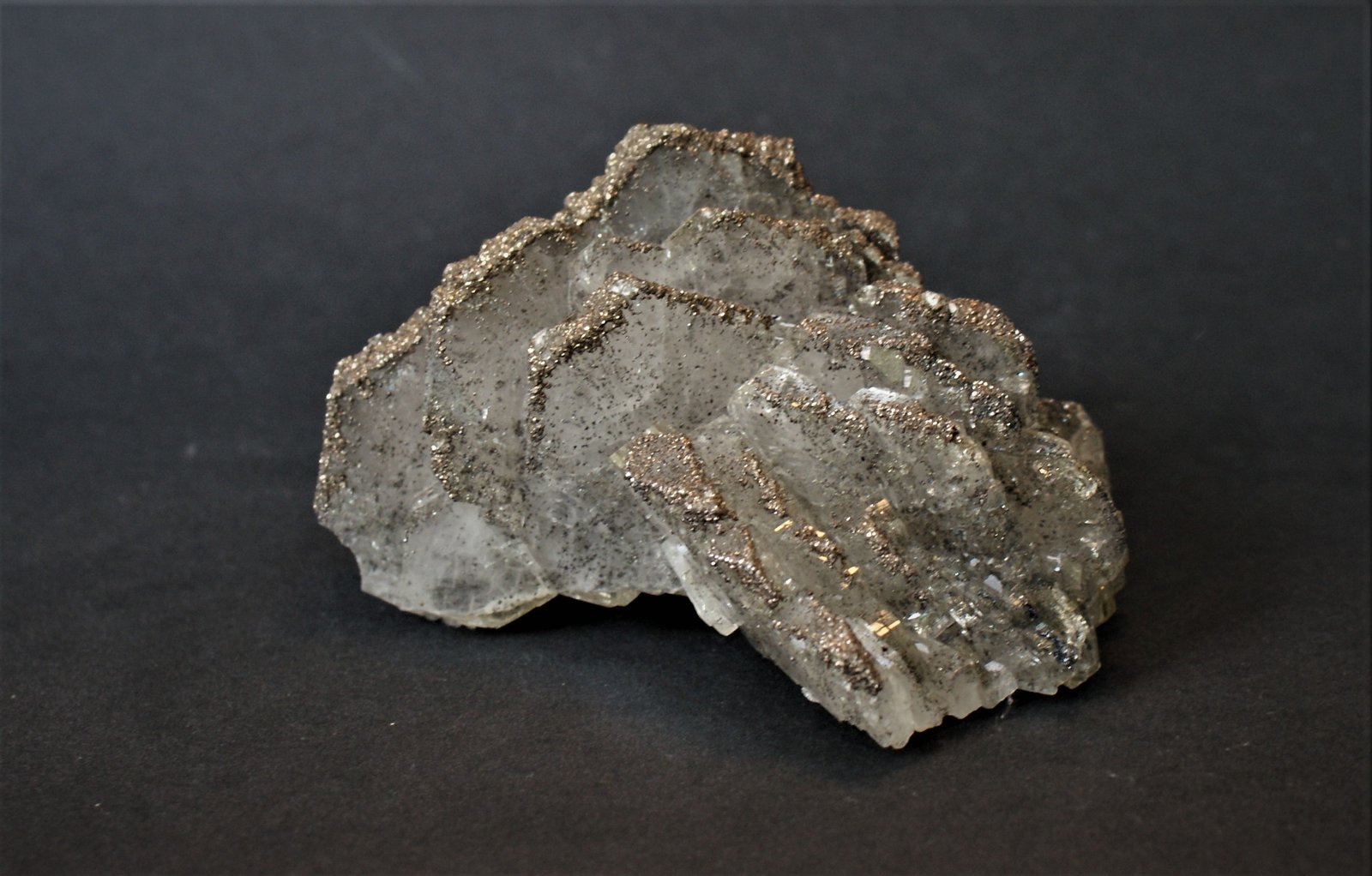 Barite and Marcasite
100mm x 60mm x 50mm
(Autor: Philippe Durand)