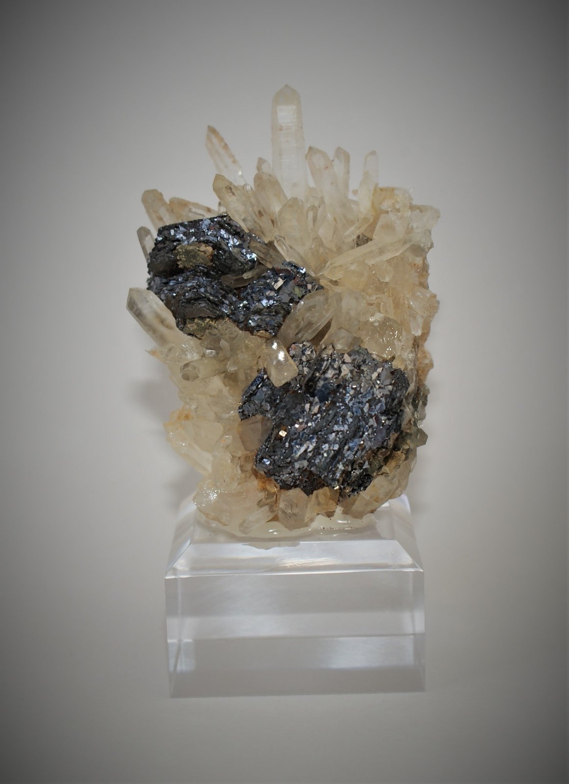 Galena after Pyrrothite
70mm x 50mm x 35mm
(Autor: Philippe Durand)