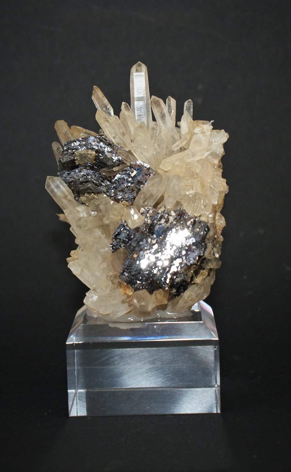 Galena after Pyrrothite
70mm x 50mm x 35mm
(Autor: Philippe Durand)