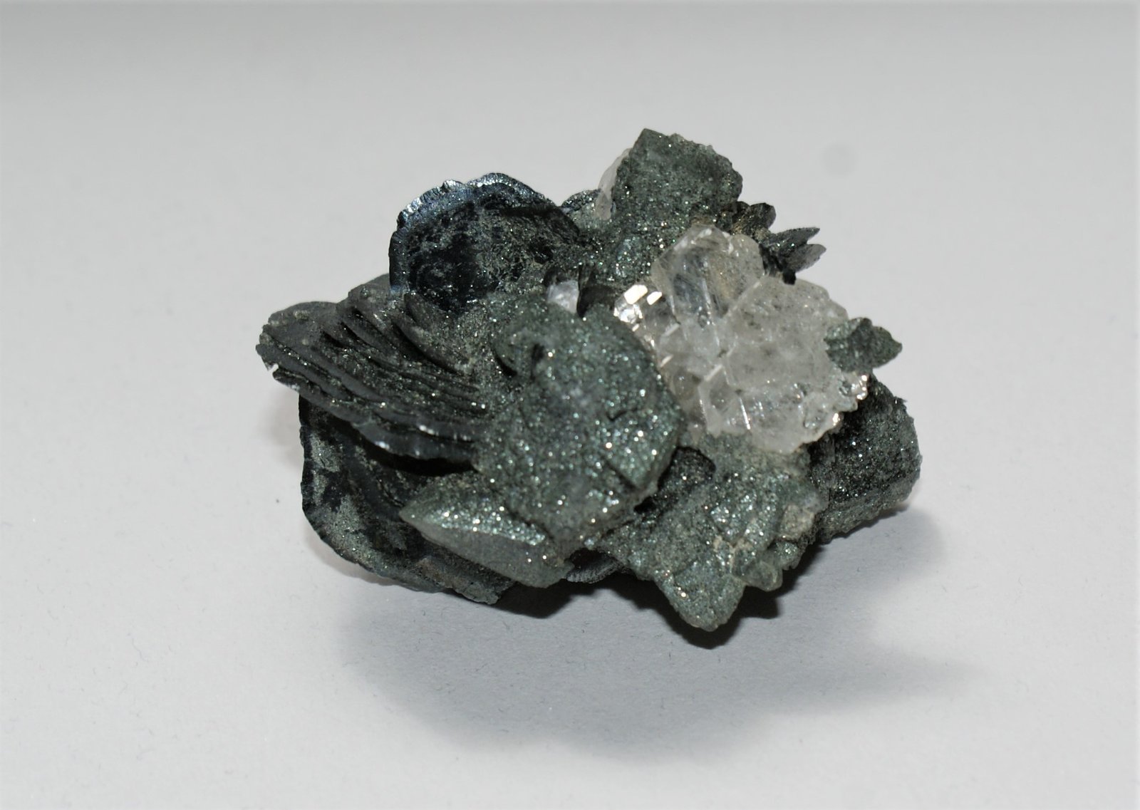 Hematite and 'Apatite'
45mm x 30mm x 30mm
(Autor: Philippe Durand)