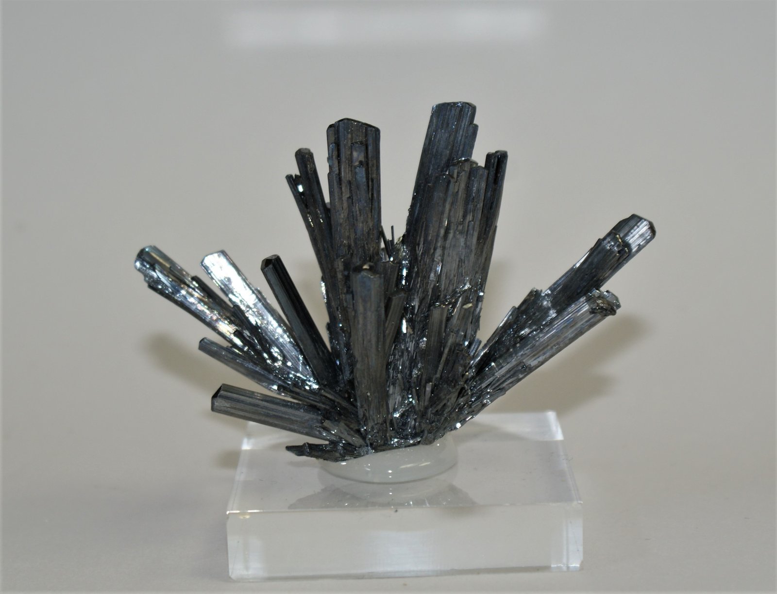 Stibnite
60mm x 60mm x 30mm
(Autor: Philippe Durand)