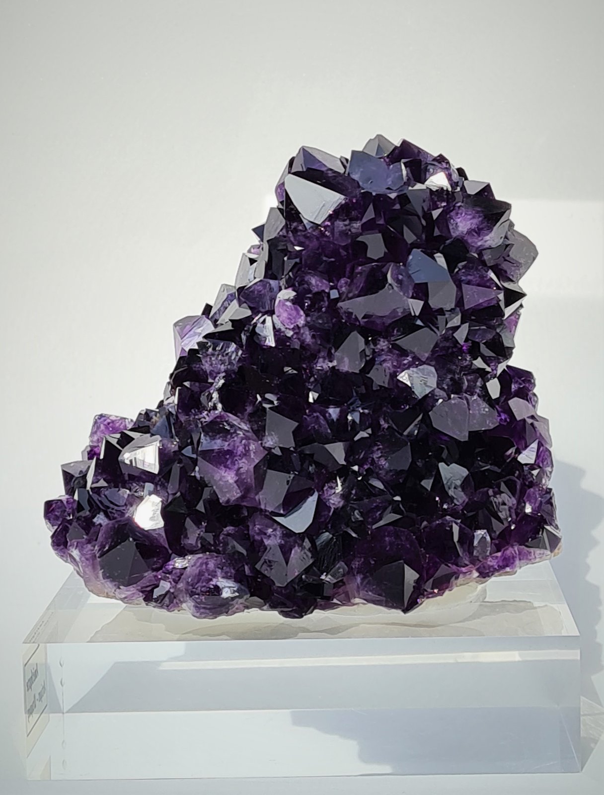 Quartz (variety amethyst)
100mm x 90mm x 65mm
(Autor: Philippe Durand)