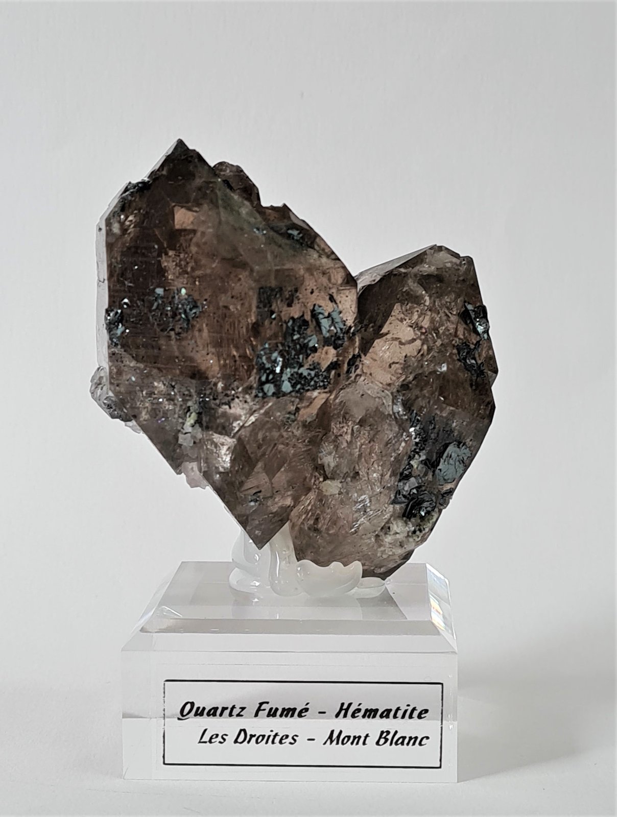 Quartz (variety smoky) and Hematite
7,5cm x 7cm x 4cm
(Autor: Philippe Durand)