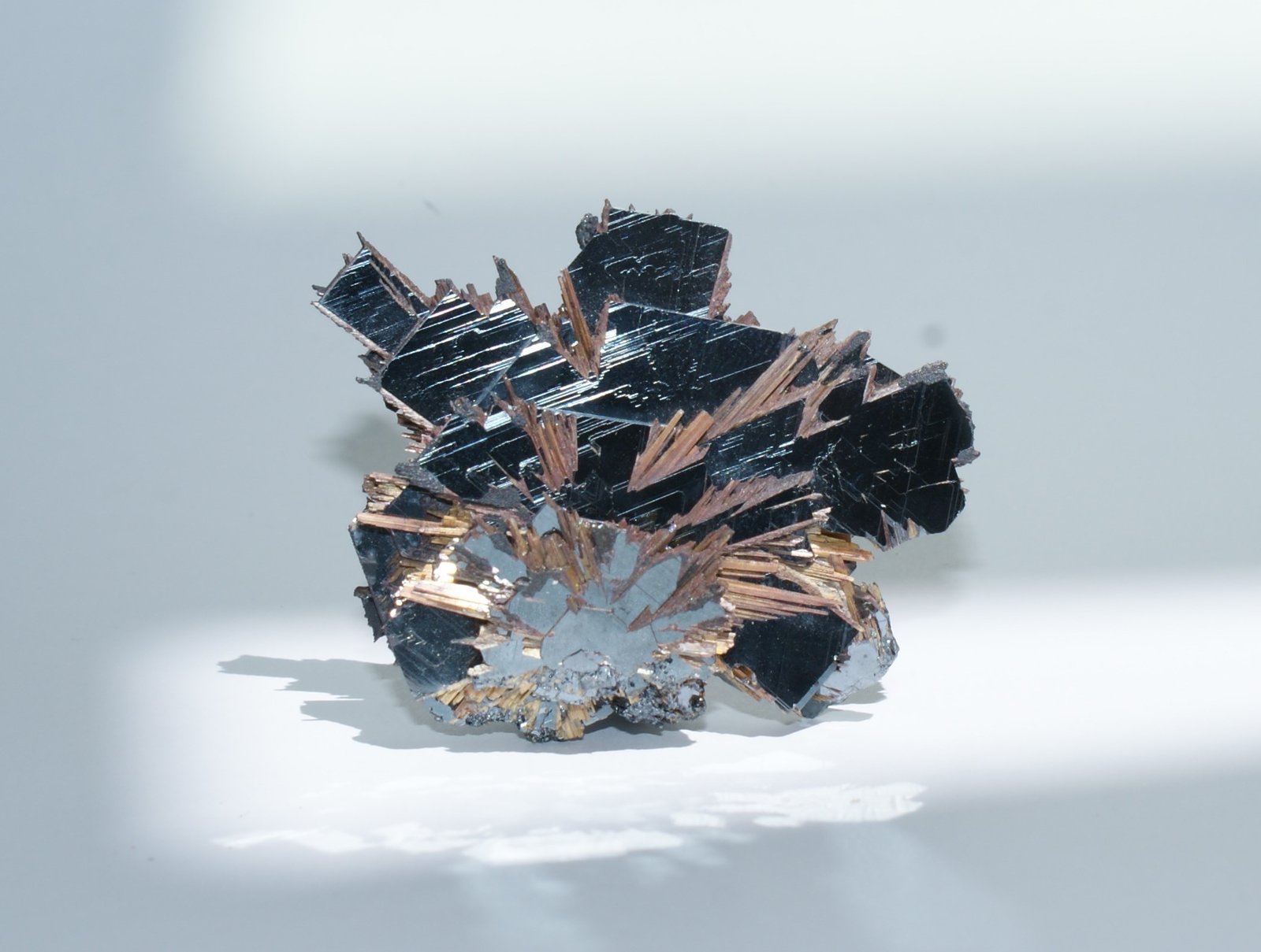 Hematite and Rutile
60mm x 45mm x 30 mm
(Autor: Philippe Durand)