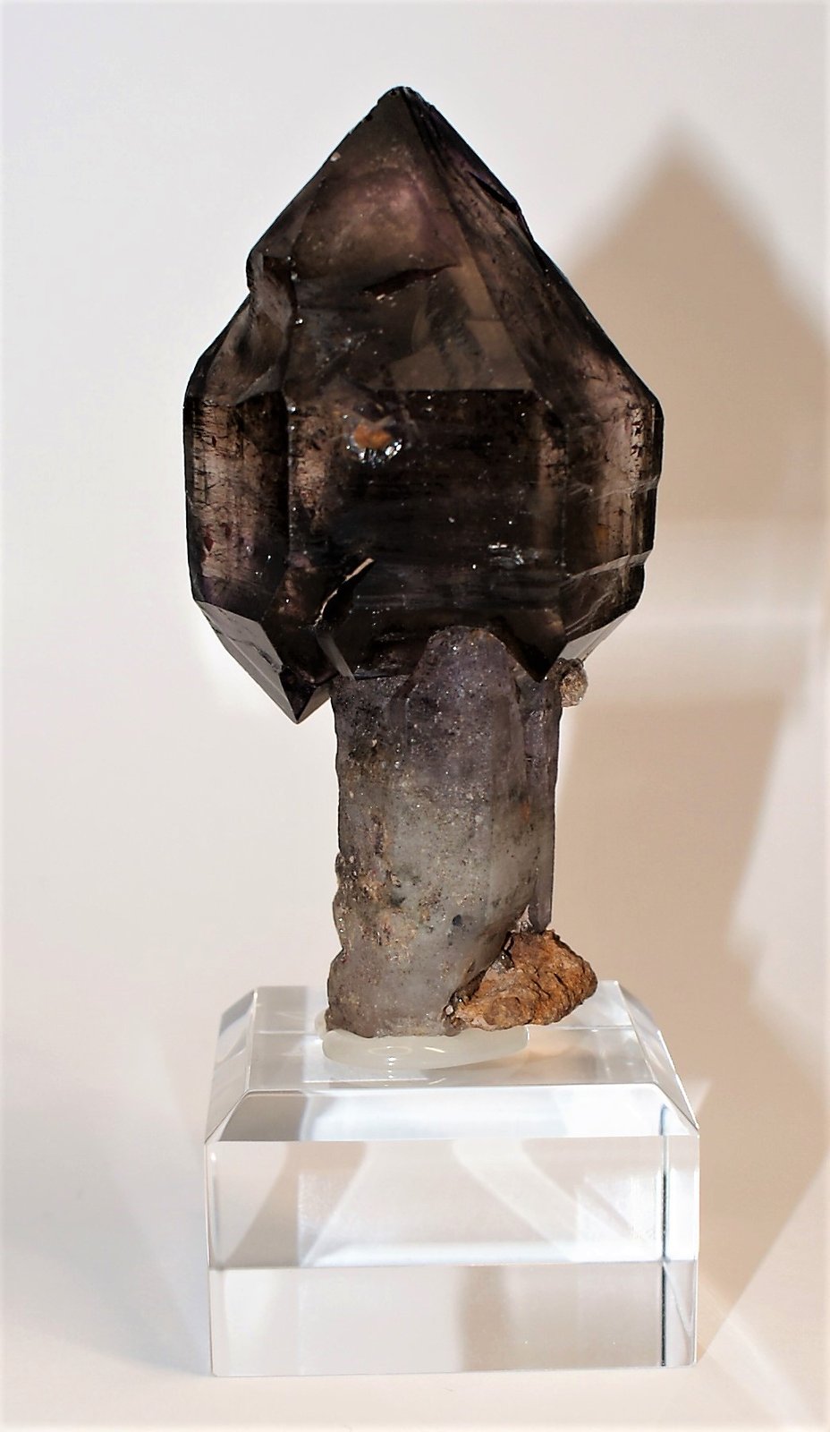 Quartz (variety smoky)
80mm x 35mm x 42mm
(Autor: Philippe Durand)