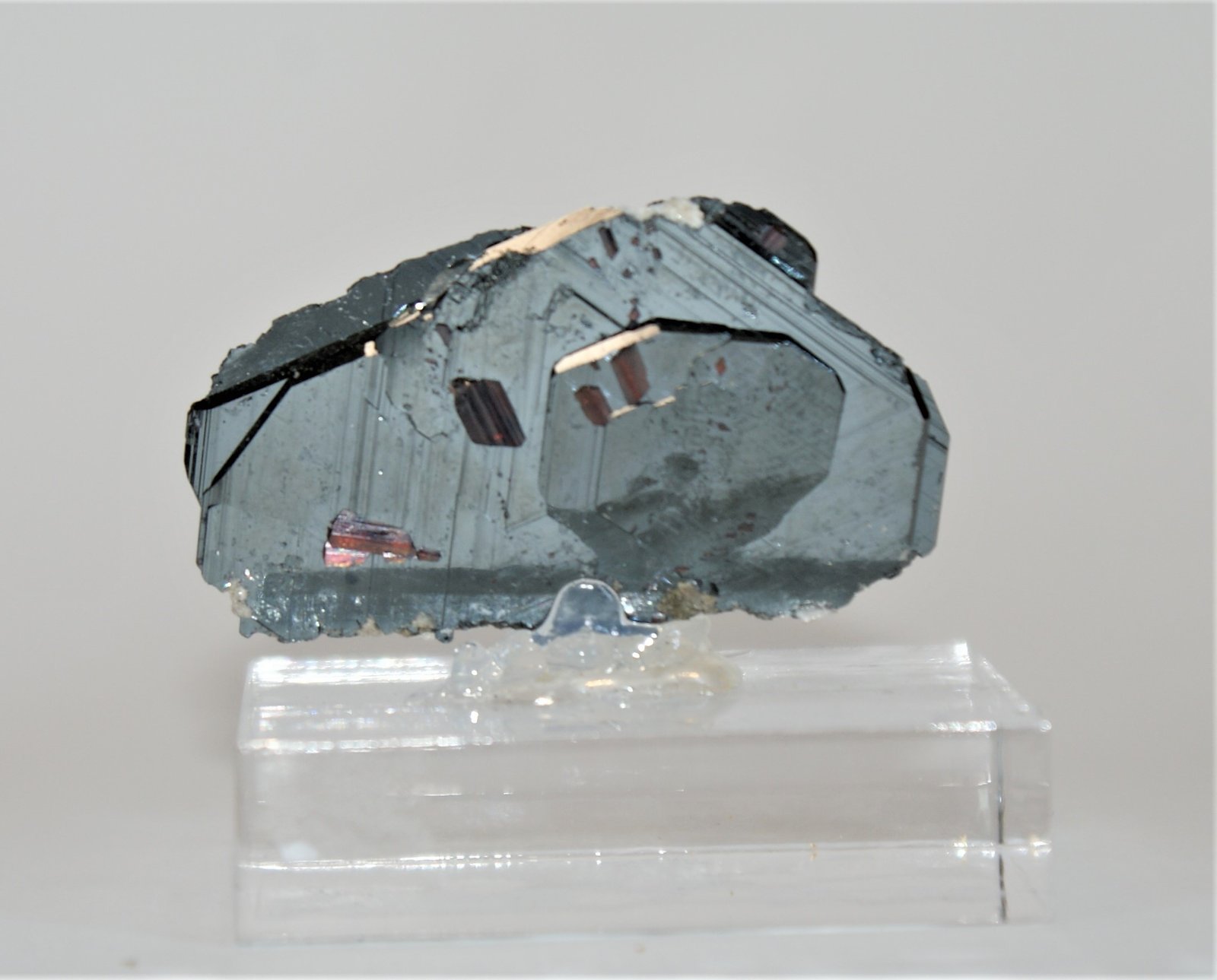 Hematite and Rutile
40mm X 25mm x5mm
(Autor: Philippe Durand)