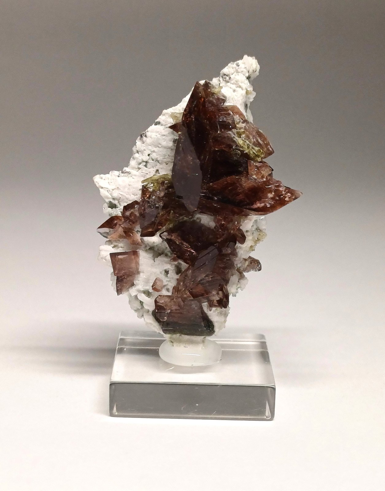Axinite
40mm x 25mm x 20mm
(Autor: Philippe Durand)