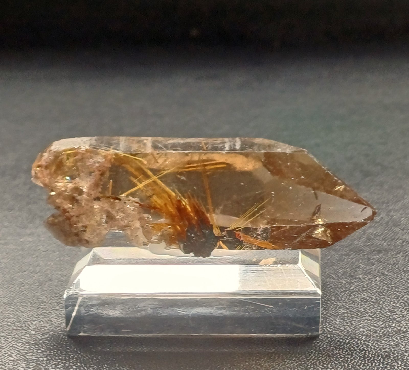Quartz with Rutile inclusions
65mm x 20mm x 25mm
(Autor: Philippe Durand)