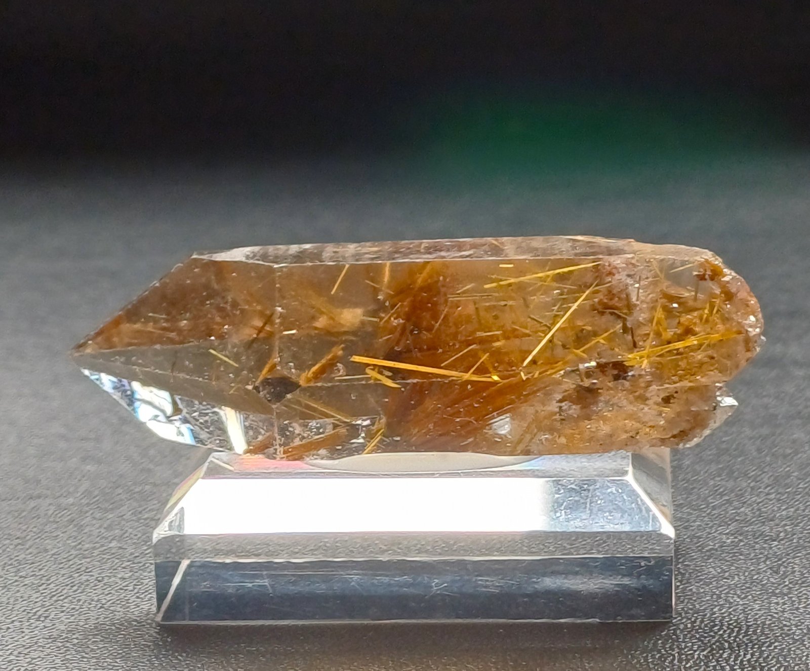 Quartz with Rutile inclusions
65mm x 20mm x 25mm
(Autor: Philippe Durand)