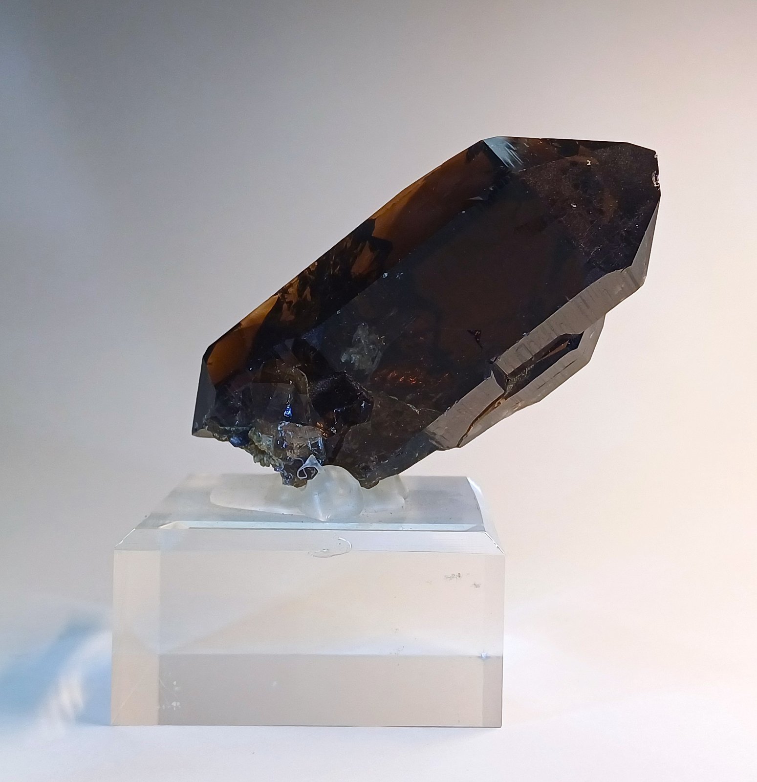 Quartz (variety smoky)
80mm x 35mm x 35mm
(Autor: Philippe Durand)