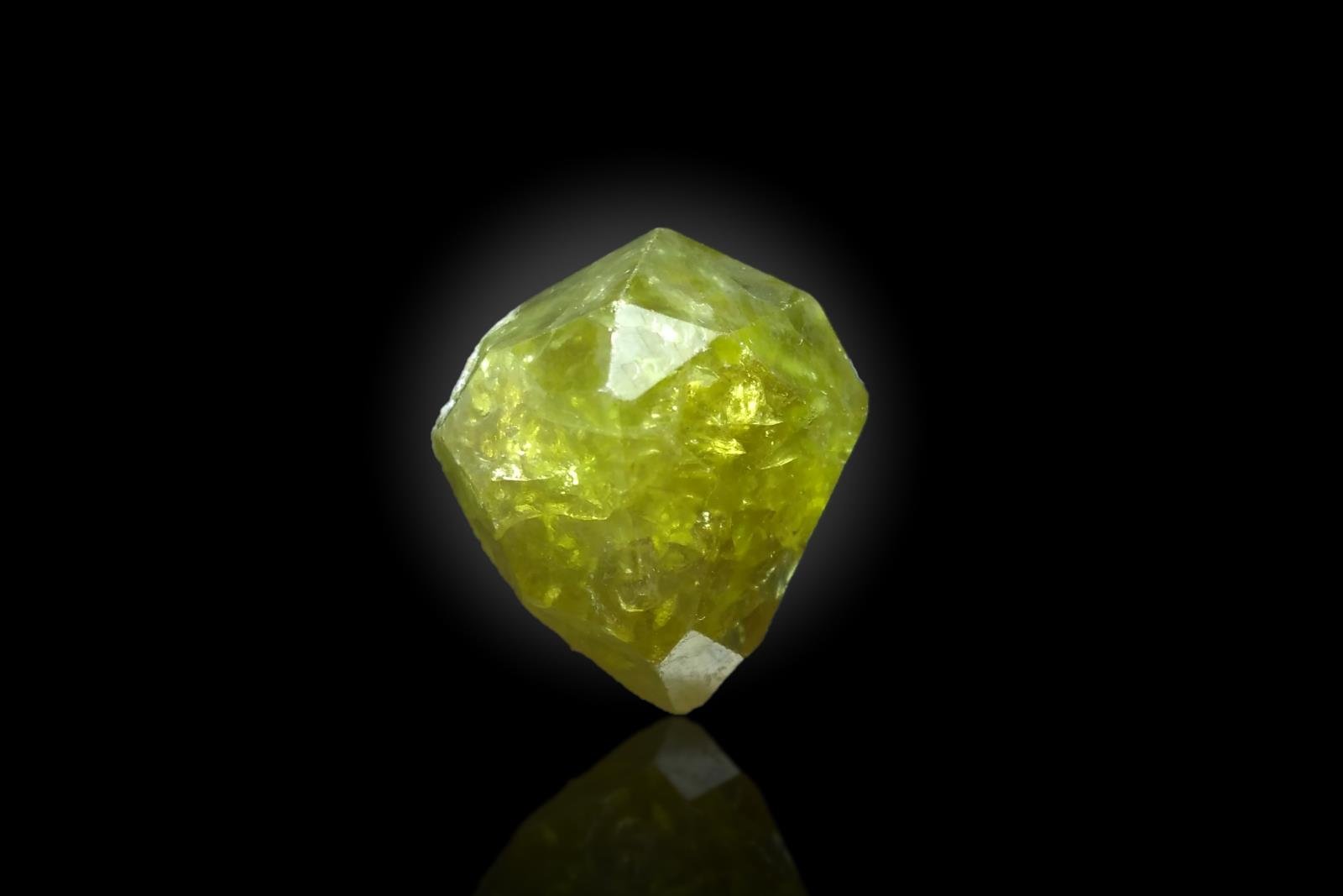 Grossular
17 x 17 x 15 mm
(Autor: SunYi)