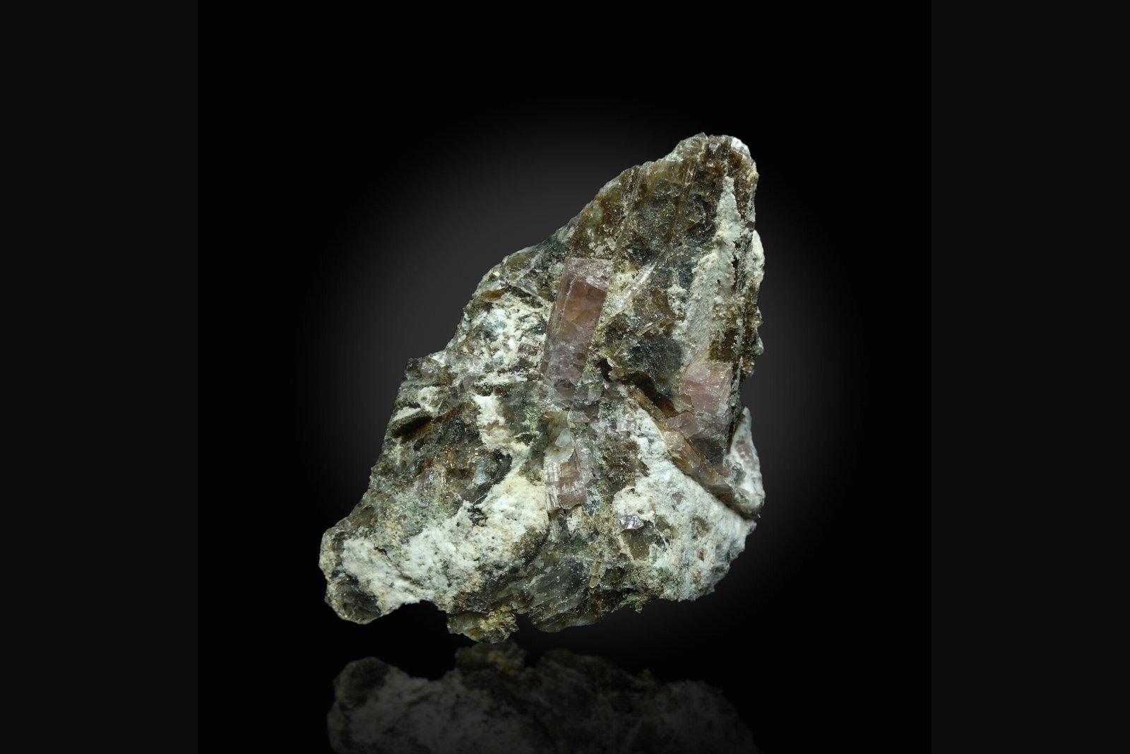 Shomiokite-(Y)
68 x 50 x 45 mm
(Autor: SunYi)