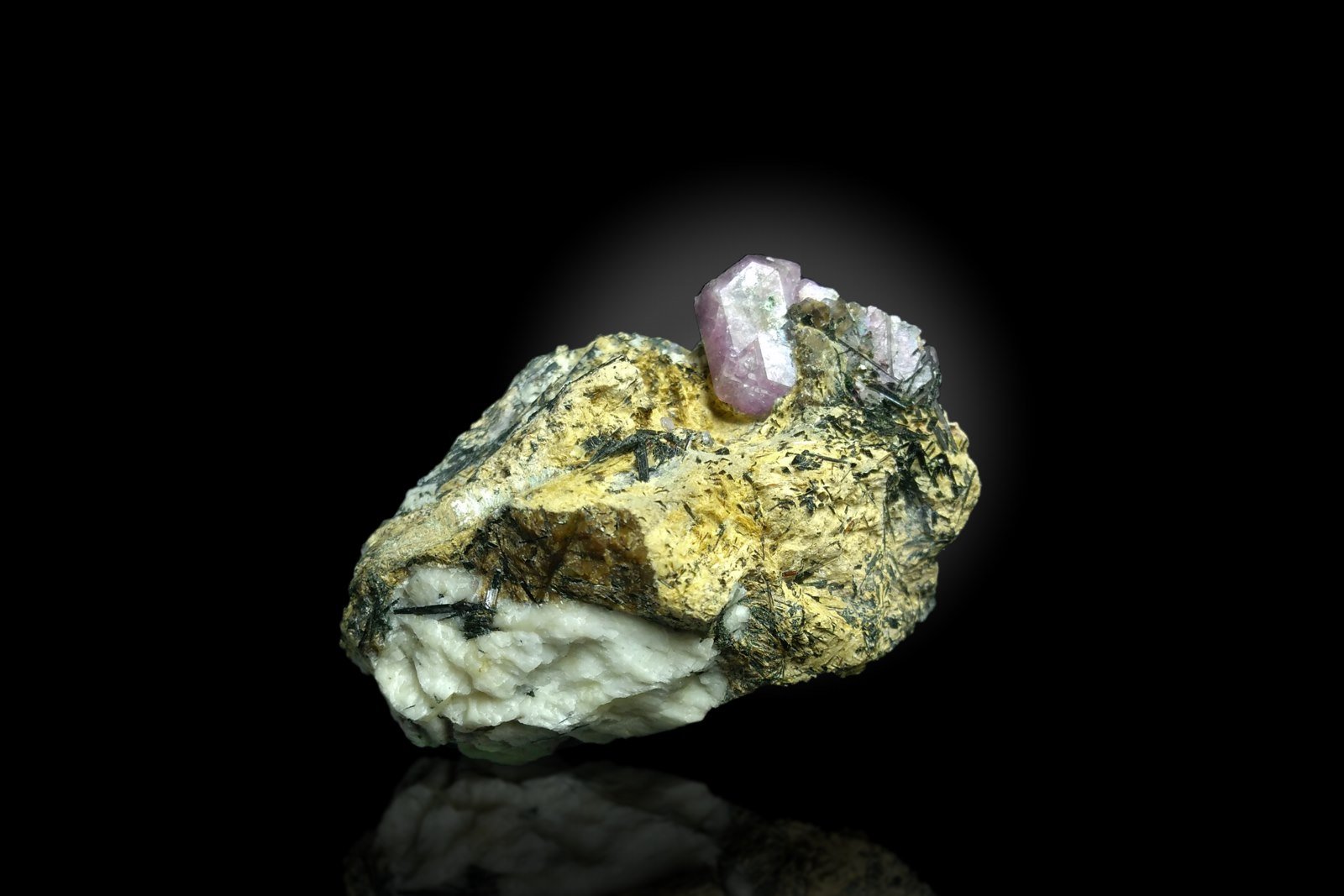 Wadeite
40 x 30 x 25 mm
(Autor: SunYi)