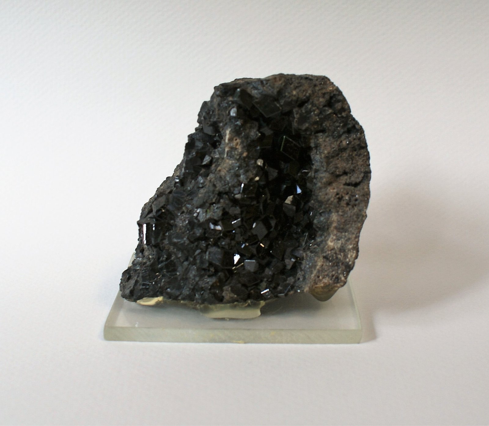 Andradite
70mm x 60mm x 40mm
(Autor: Philippe Durand)