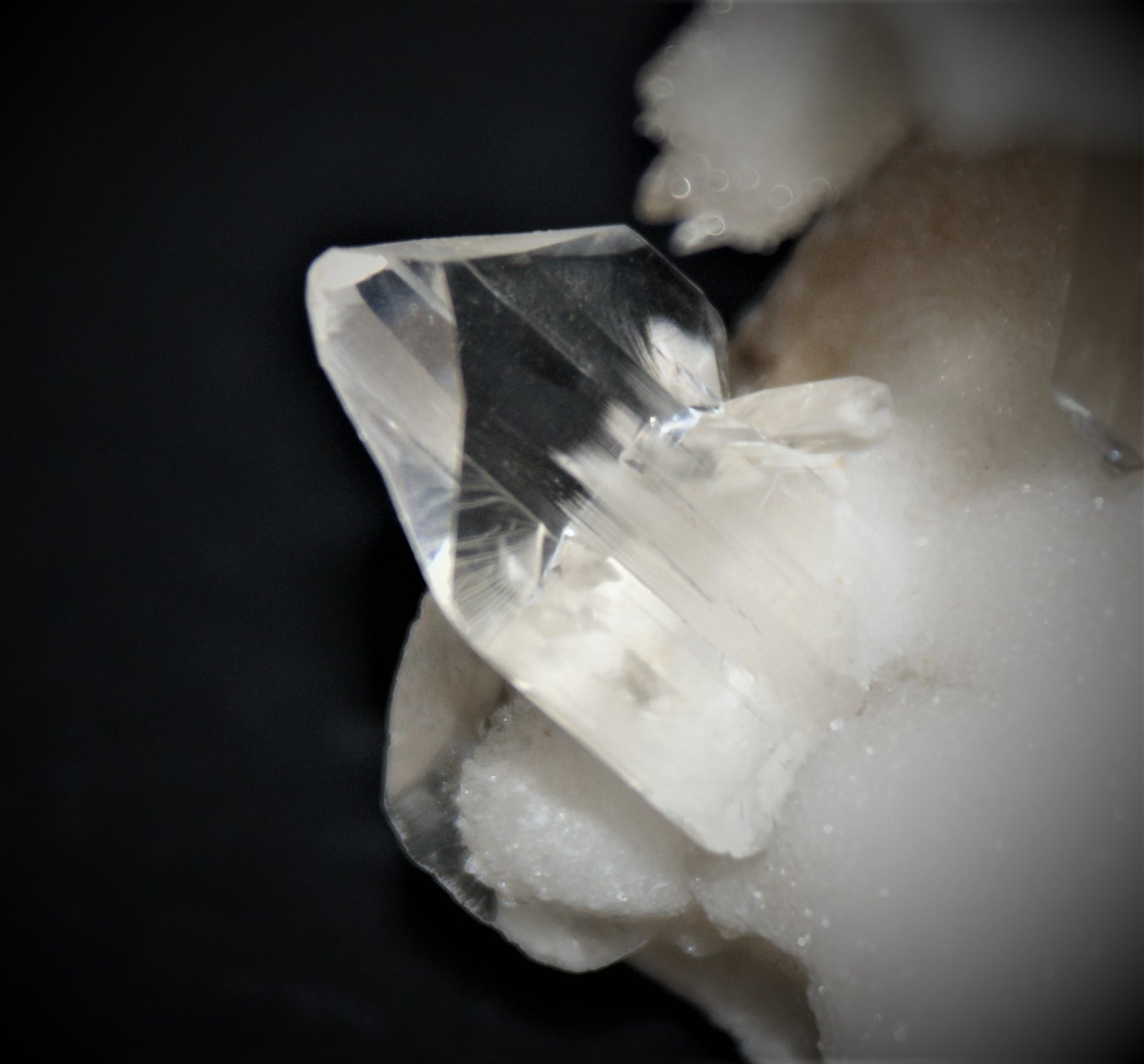 Gypsum
60mm x 60mm x 40mm
(Autor: Philippe Durand)