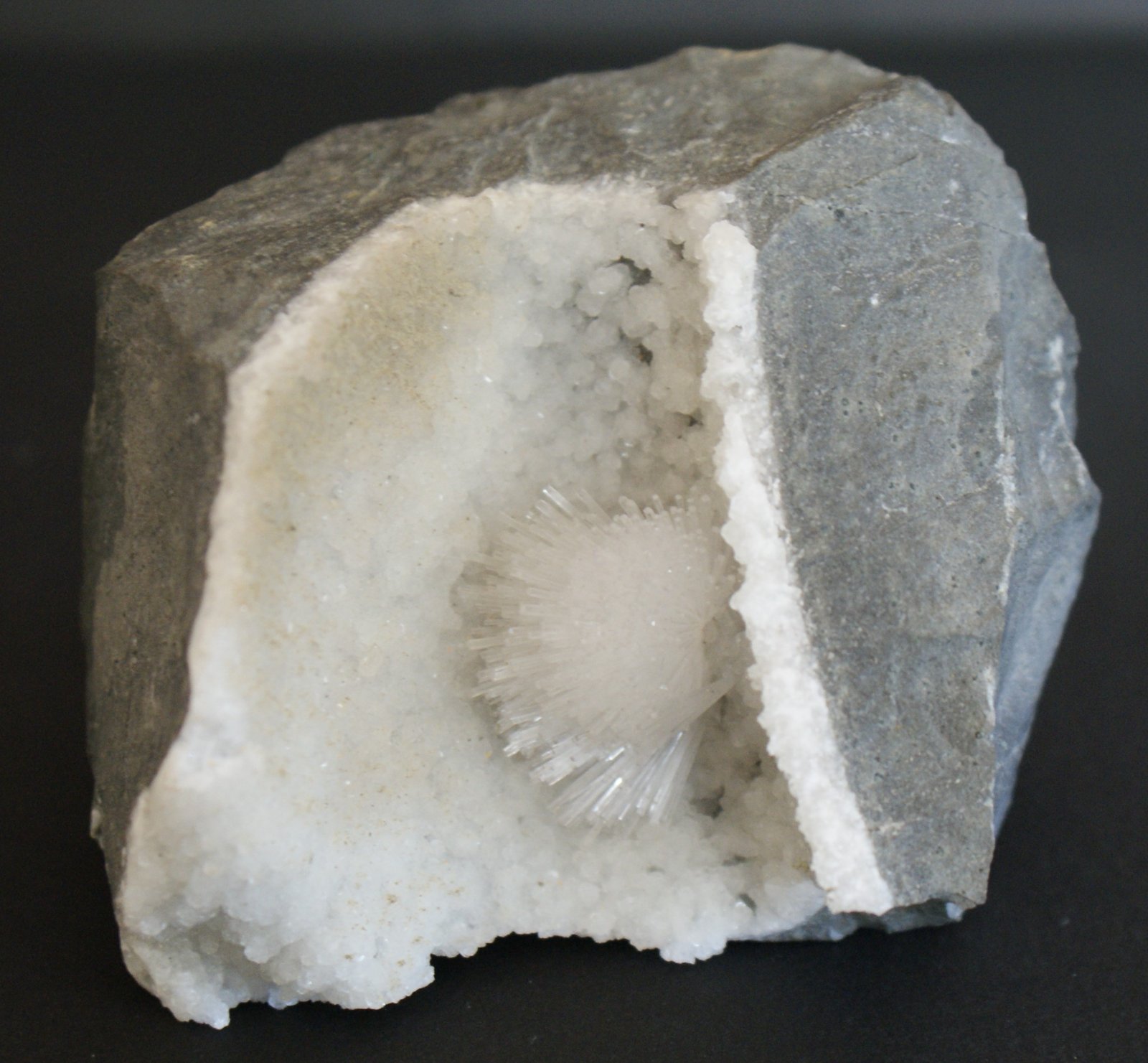 Natrolite
70mm x 50mm x 40mm
(Autor: Philippe Durand)