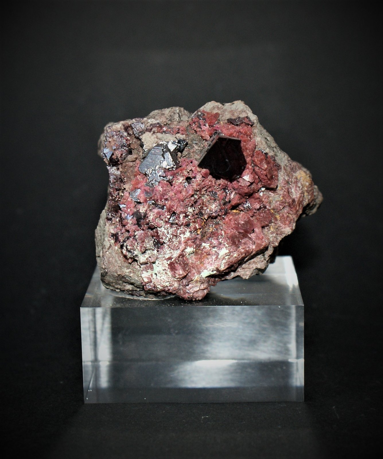 Cuprite
40mm x 40mm x 40mm
(Autor: Philippe Durand)
