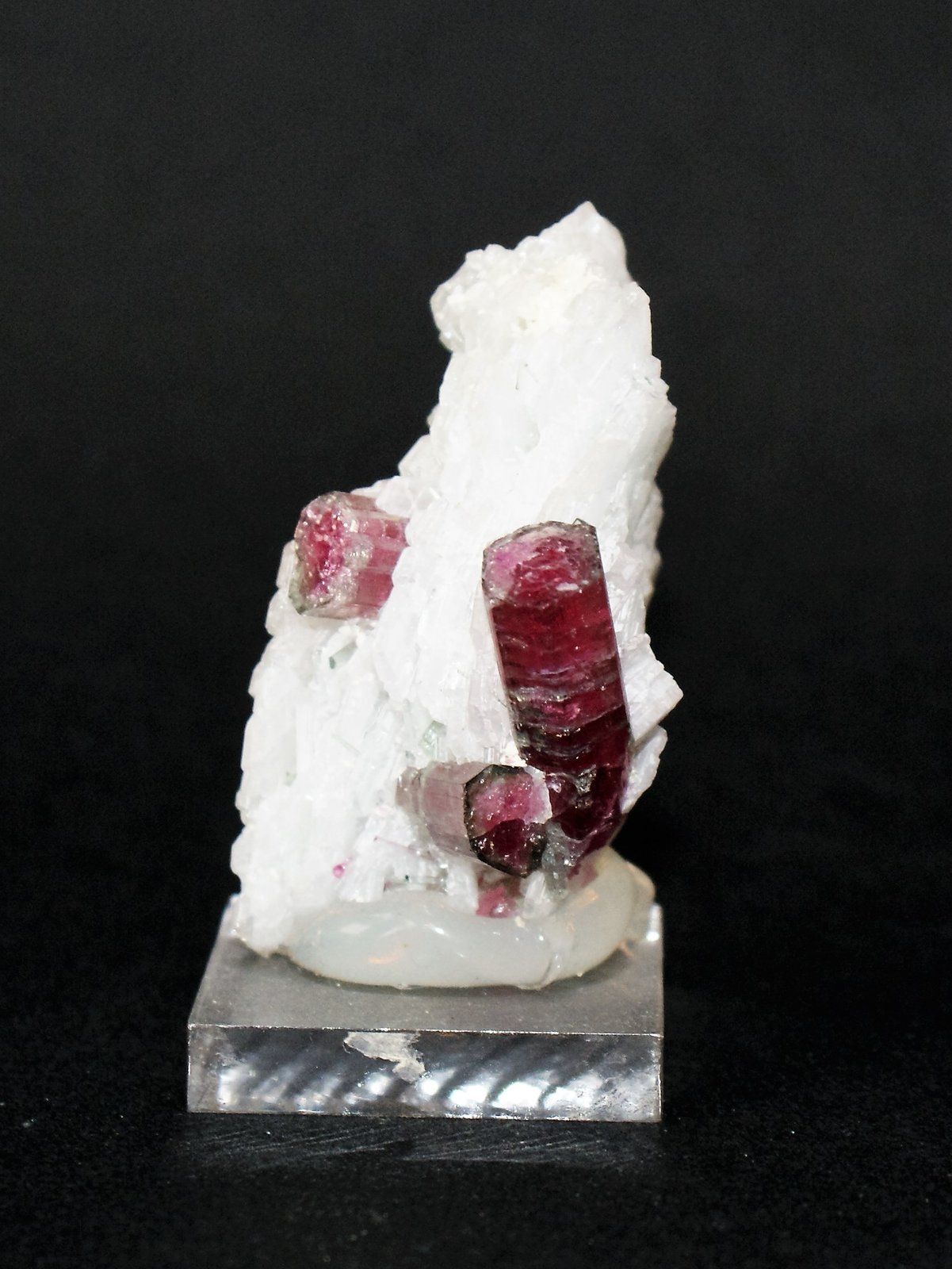 Elbaite and Albite (variety cleavelandite)
45mm x 30mm x 20mm
(Autor: Philippe Durand)