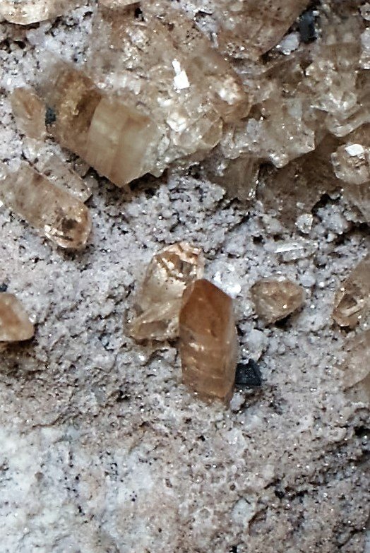 Topaz
80mm x 80mm x 40mm
(Autor: Philippe Durand)
