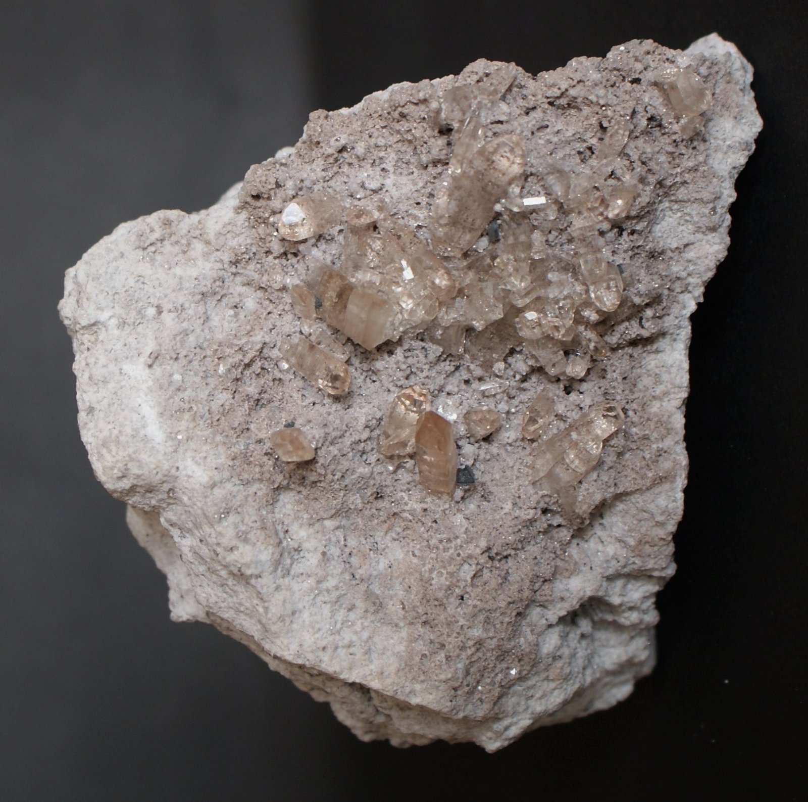Topaz
80mm x 80mm x 40mm
(Autor: Philippe Durand)
