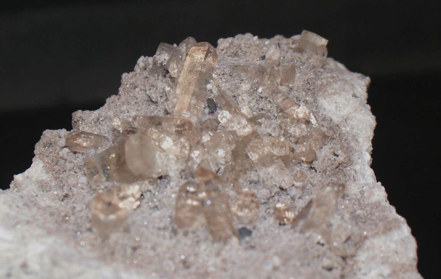 Topaz
80mm x 80mm x 40mm
(Autor: Philippe Durand)