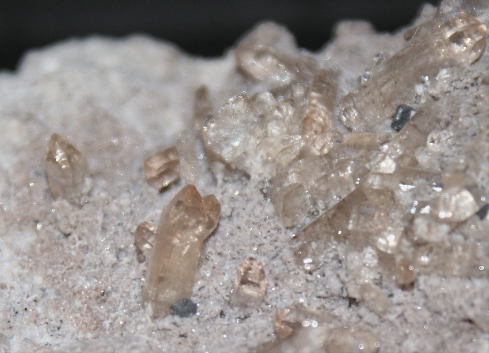 Topaz
80mm x 80mm x 40mm
(Autor: Philippe Durand)