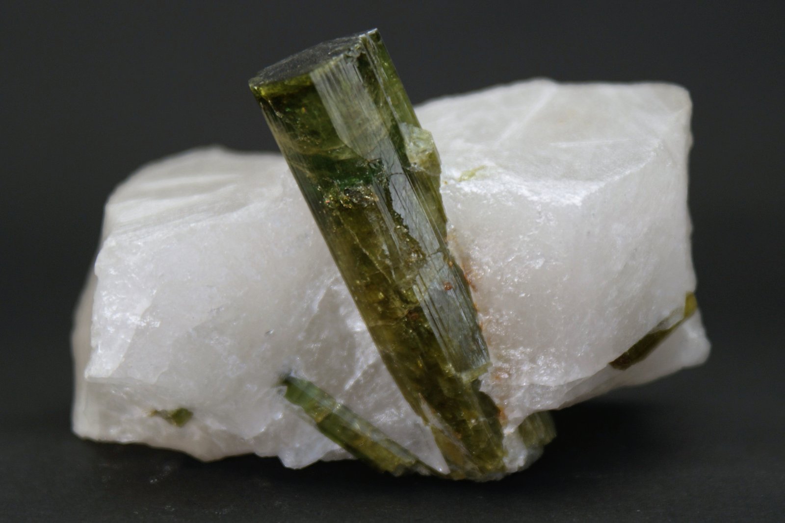 Elbaite
60mm x 40mm x 30mm
(Autor: Philippe Durand)