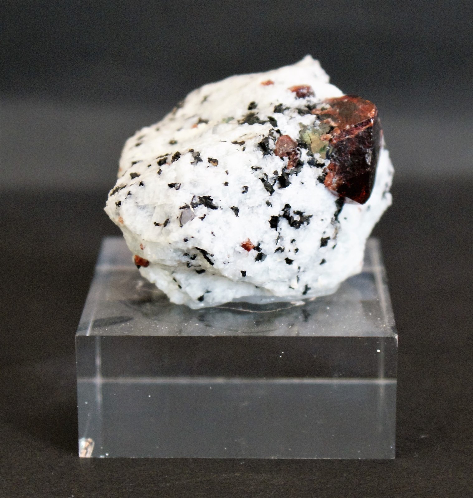 Zircon
50mm x 30mm x 35mm
(Autor: Philippe Durand)