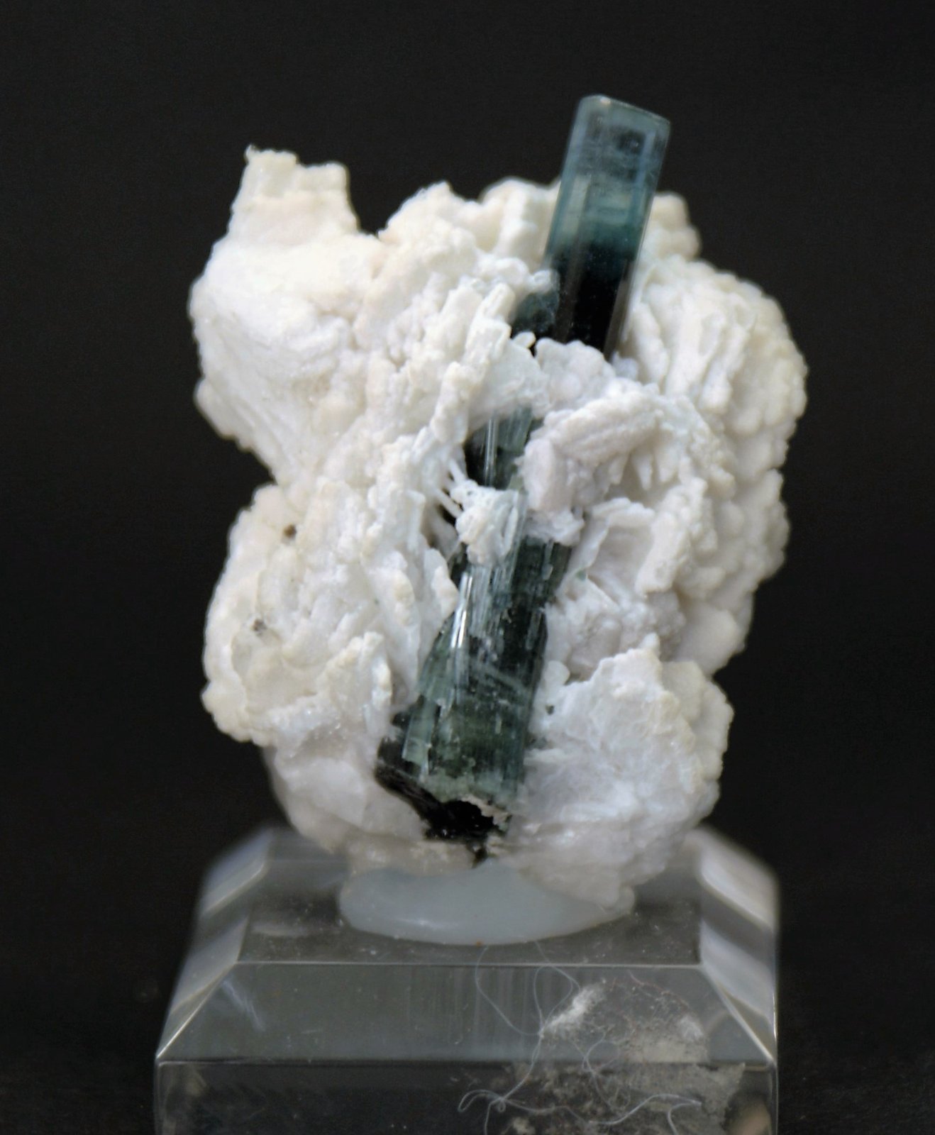 Elbaite
35mm x 25mm x 25mm
(Autor: Philippe Durand)