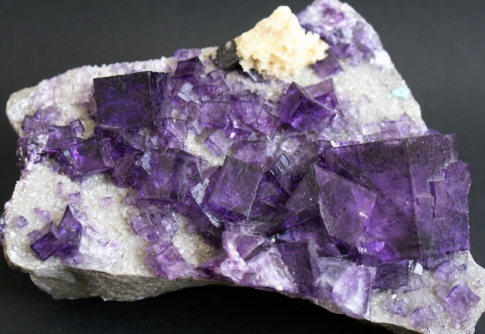 Fluorite
105mm x 80mm x40mm
(Autor: Philippe Durand)