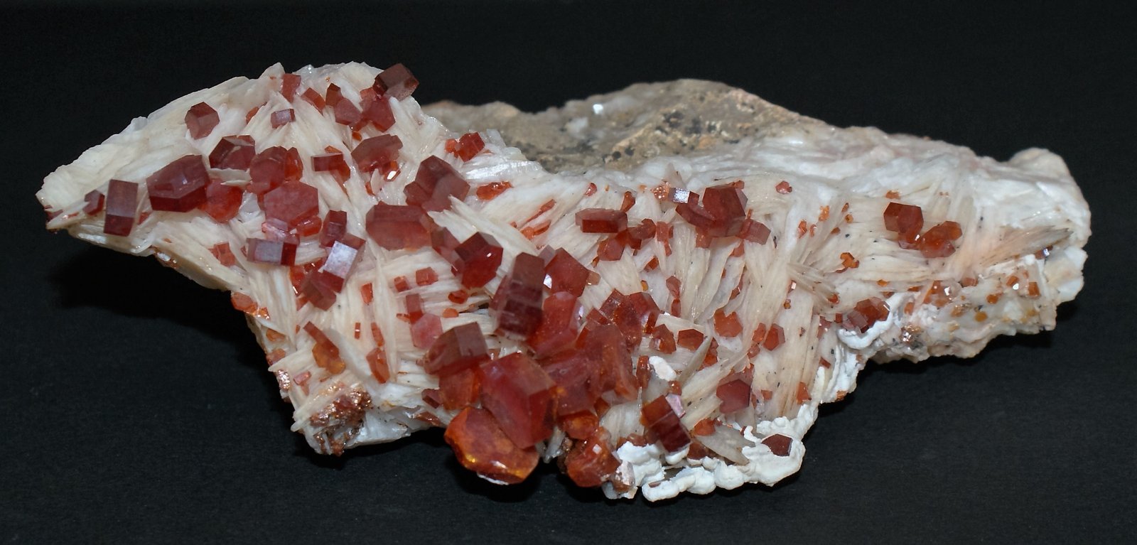 Vanadinite
115mm x 30mm x50mm
(Autor: Philippe Durand)