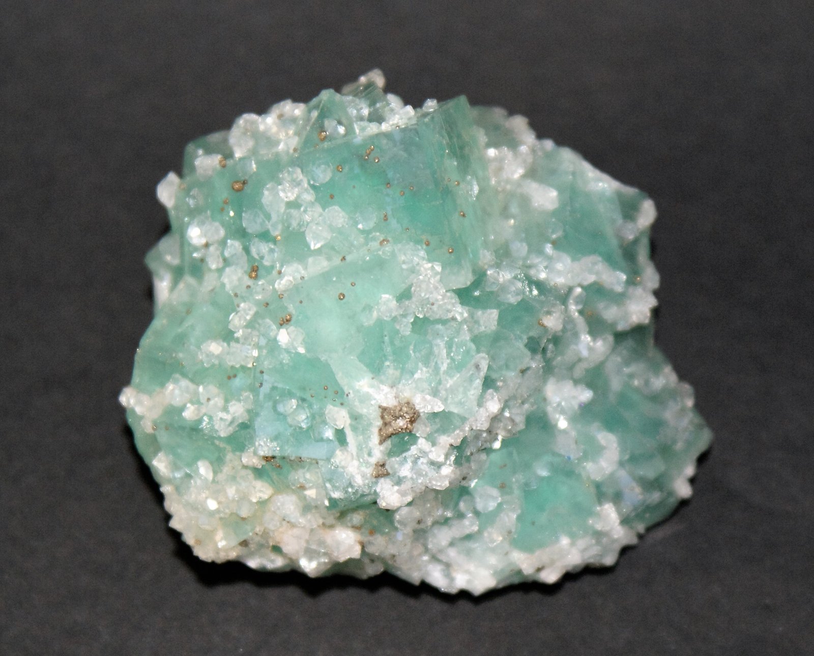 Fluorite and Quartz
55mm x 55mm x 40 mm
(Autor: Philippe Durand)