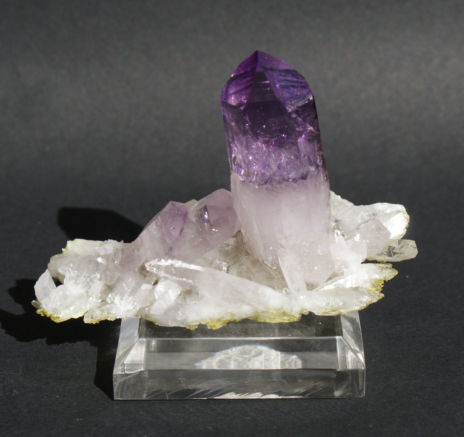 Quartz (variety amethyst)
60mm x 40mm x 25mm
(Autor: Philippe Durand)