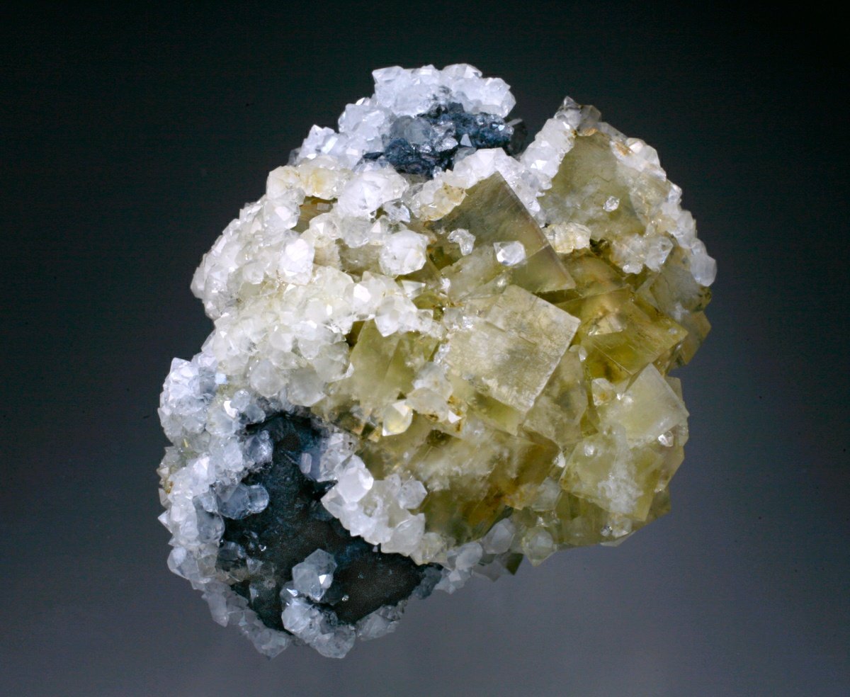 Fluorite, Quartz, and Galena
7x5x4 cm overall size.
(Autor: Jesse Fisher)