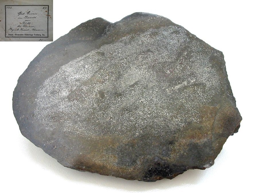 Iron, native
10 cm slab
(Autor: Andreas Gerstenberg)