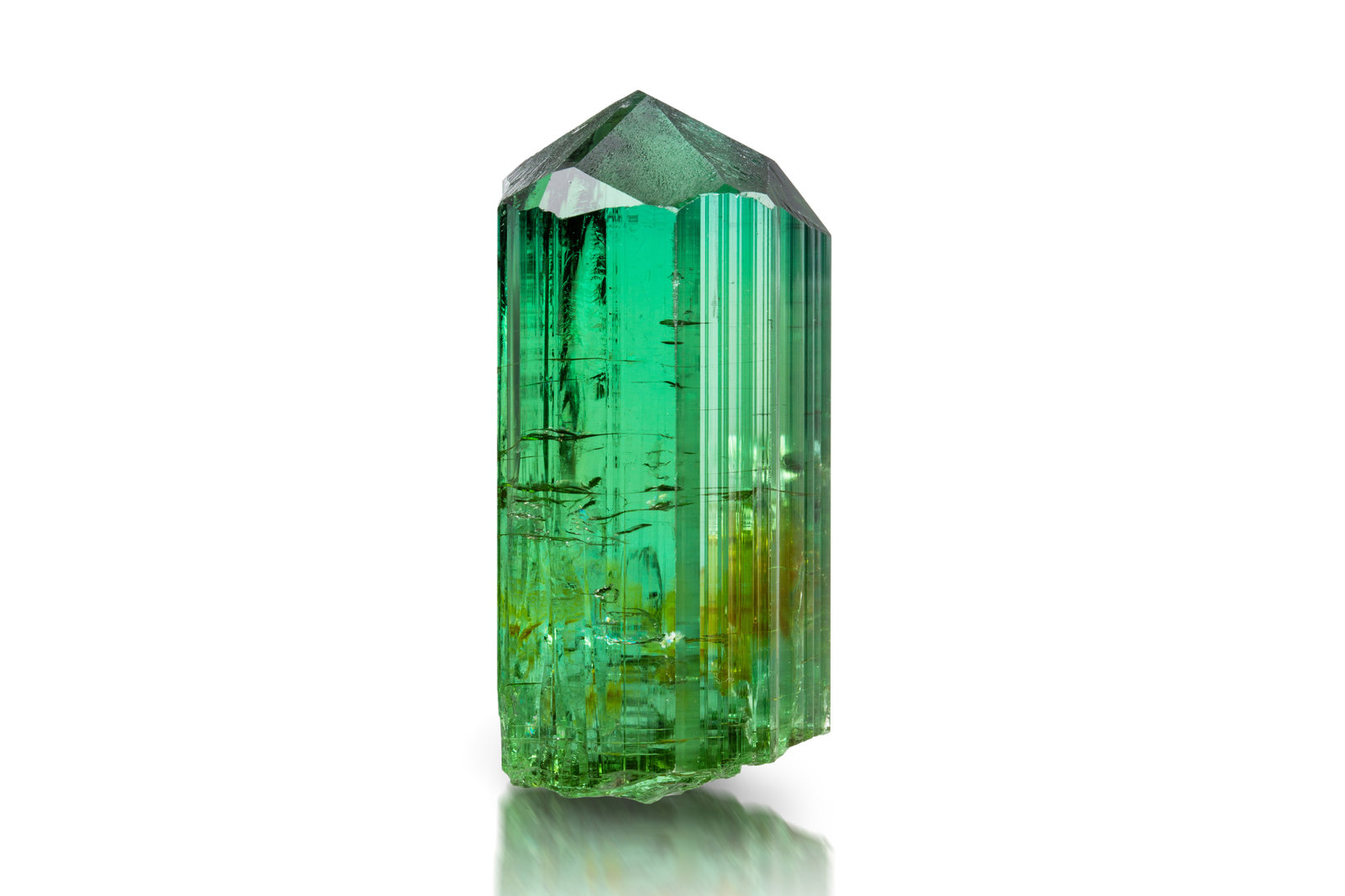 Elbaite
3 x 3 x 6 cm / main crystal: 5.8 cm.
(Autor: MIM Museum)