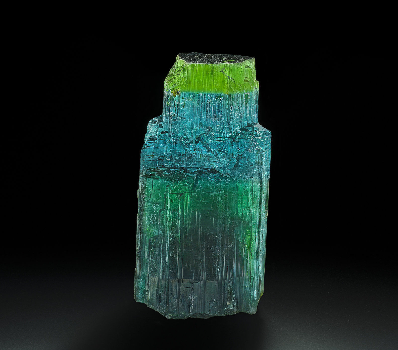 Elbaite
7.5 x 3.9 cm
(Autor: am mizunaka)